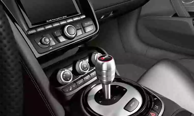 Rent Audi R8 Spyder Dubai 