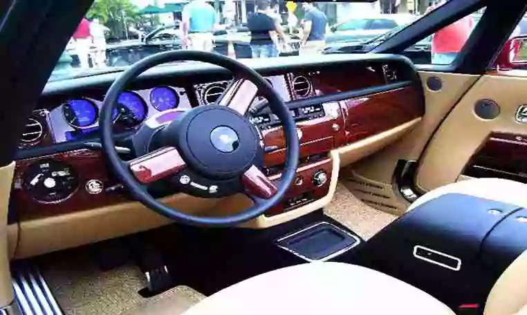 Ride A Car Rolls Royce Drophead In Dubai